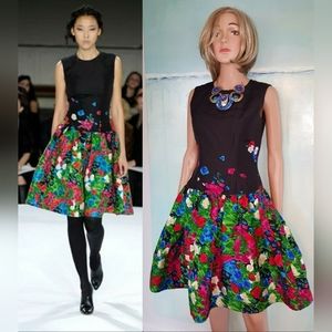 □$4,900 OSCAR DE LA RENTA GORGEOUS SILK BLACK FLORAL RUNWAY DRESS US 0, 4